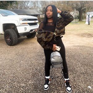 retro 1’s jordan orange & white